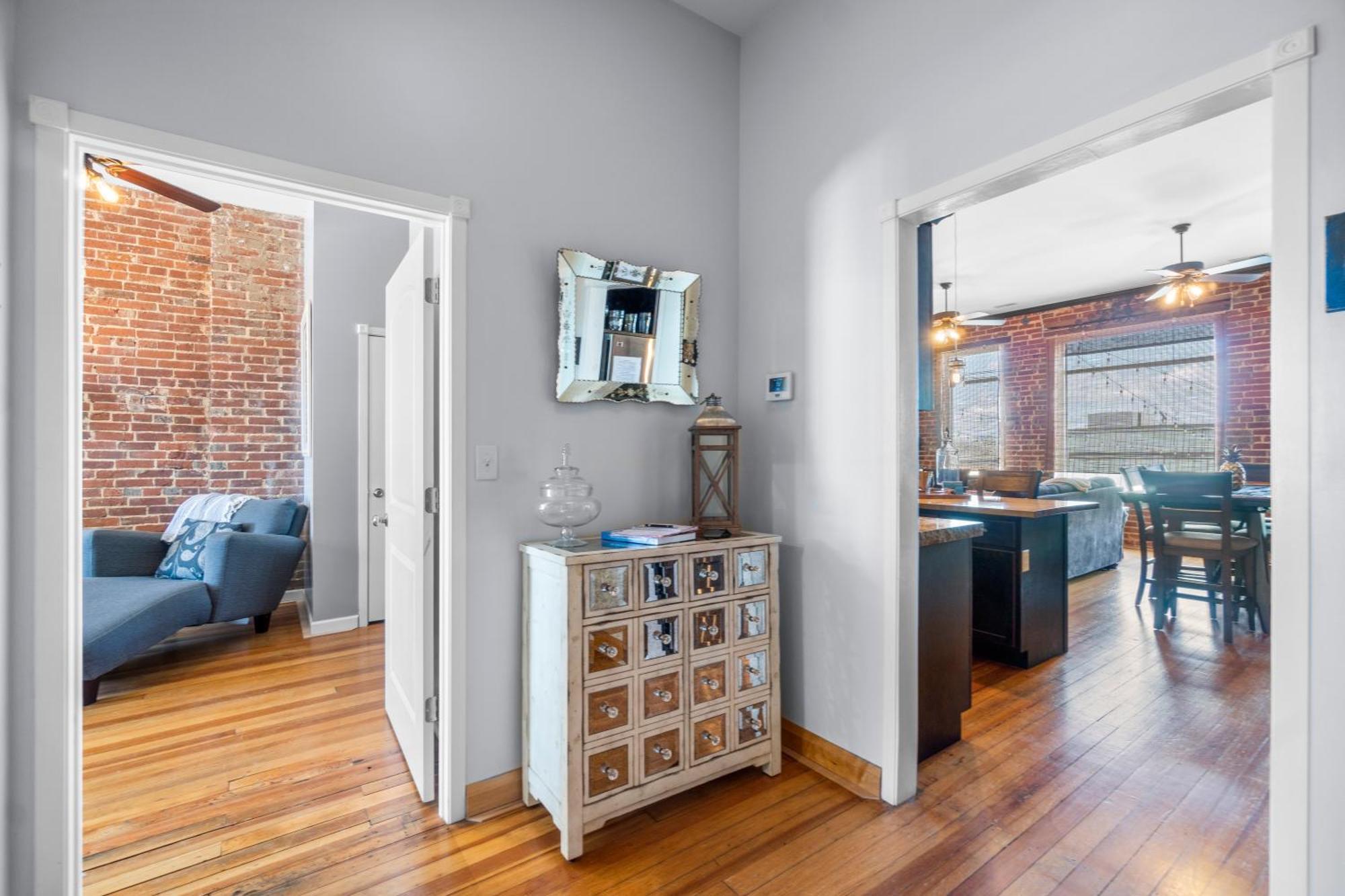 Downtown Loft Amazing Bath Tub & Shower #9 Appartement *