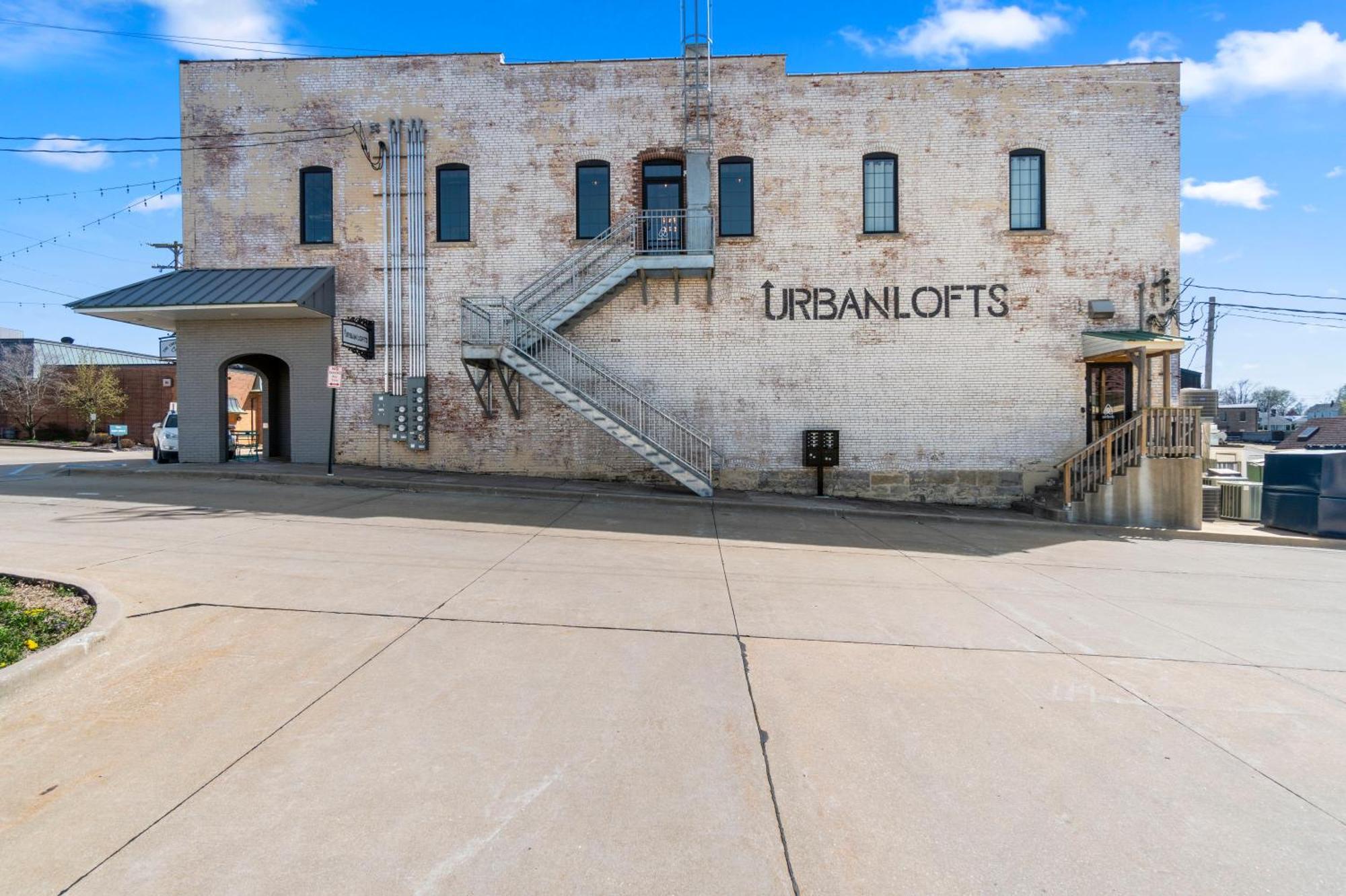 Downtown Loft Amazing Bath Tub & Shower #9 Appartement Perryville